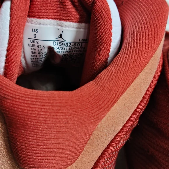 Nike Air Jordan 13 Retro Dune Red Sneakers Men's Size 9 NWOB - Picture 6 of 7